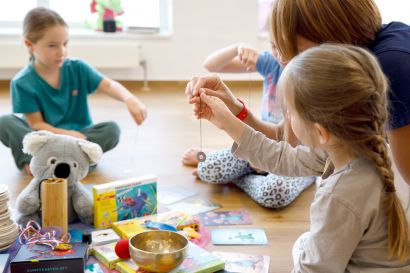 Spielende Kinder Physiotherapie Huber