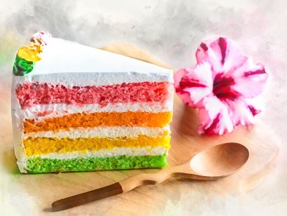 Orange, grüner und roter Smoothie mit Strohhalmen