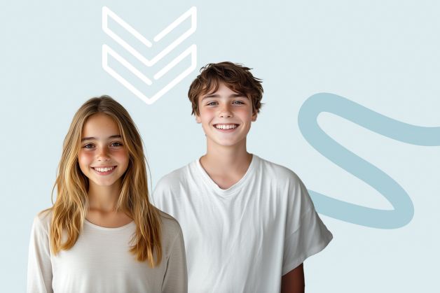 zwei lächelnde Teenager Kieferorthopädie Heilmeier Freising